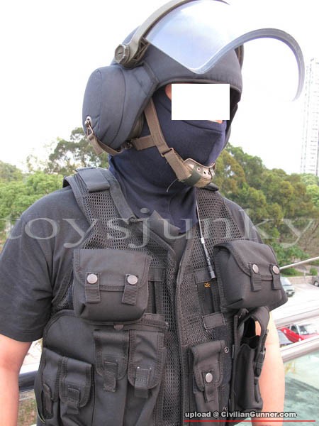 gsg9 helmet + vest.04.jpg