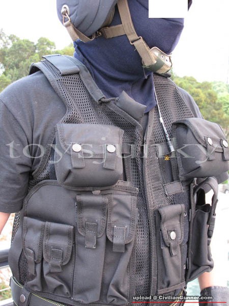 gsg9 helmet + vest.05.jpg